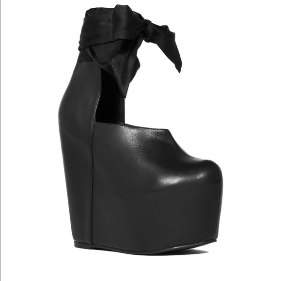 UNIF Shoes - UNIF Leland Platforms.                 NWOT